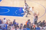 卡斯尔完全处于空位！哈珀最后的发球被唐斯碰了一下 没能传到位